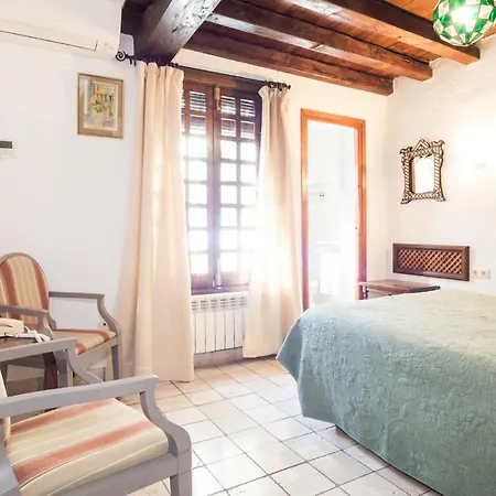 Hotel América *