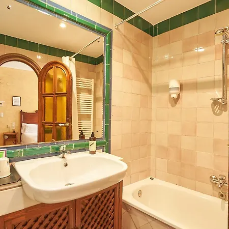 Hotel América *