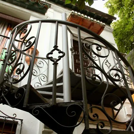 América
